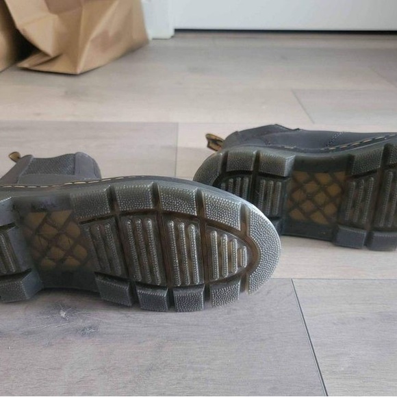 Dr. Martens Chelsea - Picture 2 of 4